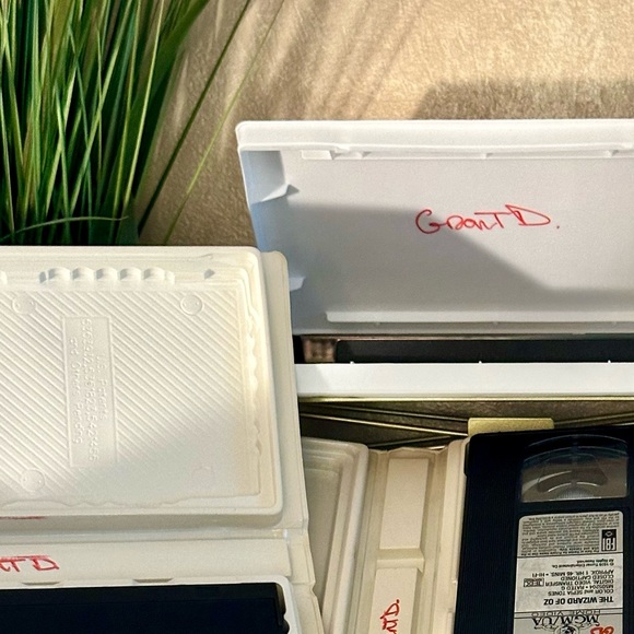 Classic VHS Movie Bundle 4:Annie, Jumanji, The Wizard of Oz, Alice in Wonderland - Picture 5 of 5